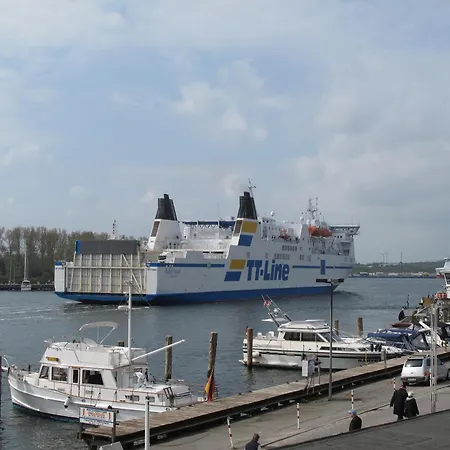 Vorderreihe, 108 * Lübeck
